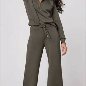 Spanx AirEssentials Wide leg pants (dark palm)